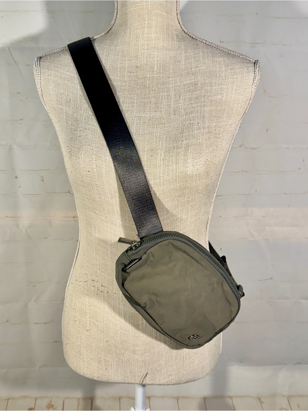 Lululemon Athletica Gray Crossbody Sling Bag Fanny Bag Purse Adjustable